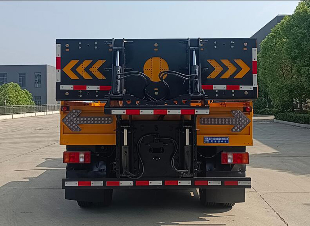 CL5045TFZ6ADS型防撞缓冲车.jpg