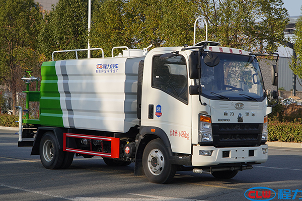 Sinotruk HOWO 7 cubic meters multifunctional high-end dust suppression vehicle
