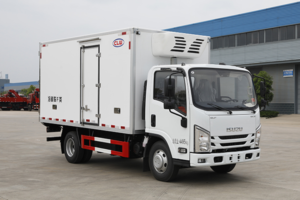 New Qingling Isuzu 4-meter F-class refrigerated truck