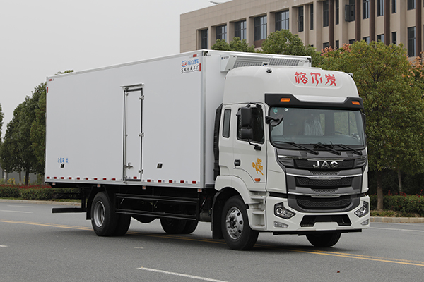 New JAC 7-meter F-class high-end refrigerated truck