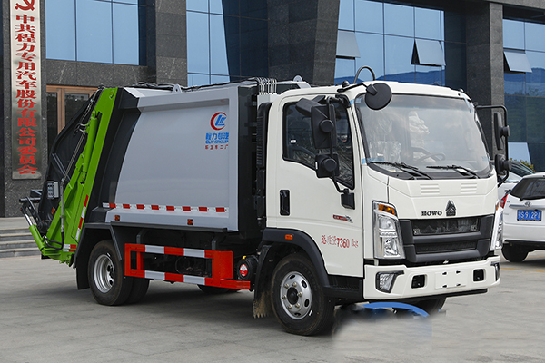Sinotruk HOWO 7m³ high-end compressed garbage truck