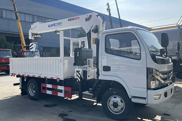 Dongfeng Dorica 4-ton 4-section arm Truck mounted crane carrier