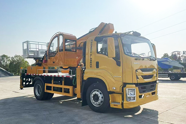 Isuzu Giga 32m straight arm lifting aerial work vehicle