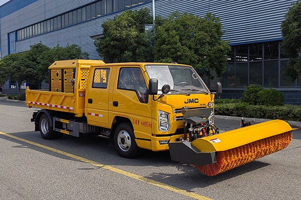 JMC Double row 4x2 drive multifunctional ice breaking snow remover truck 