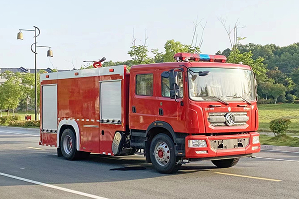 Dongfeng 4x2 driven 8m³ foam rescue fire truck