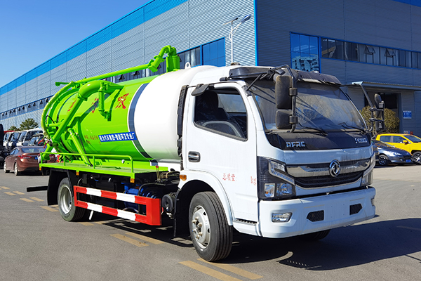 Dongfeng 4x2 drive 8m³ special sewage suction vehicle