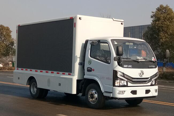 New Dongfeng 4x2 drive advertising car multi function media display car
