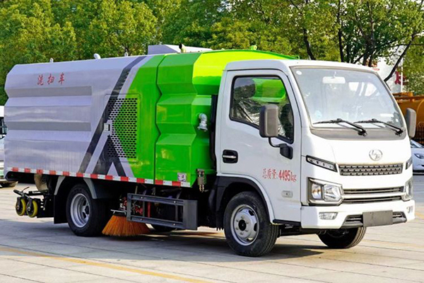 New SAIC Yuejin 4x2 drive multifunctional high-end cleaning vehicle