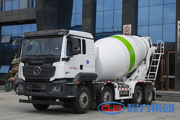 New Shacman four-axis 8m³ concrete mixer truck