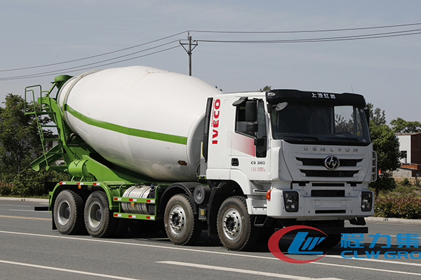 New SAIC Hongyan four-axis 8cubic concrete mixer truck