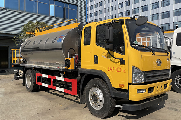 New FAW 4x2 drive 8.75m³ Standard type asphalt distributor truck