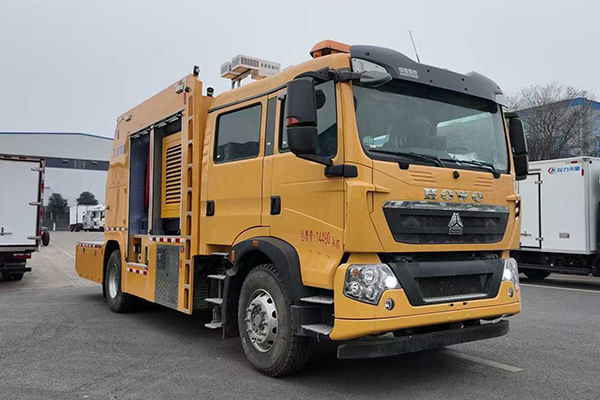 New Sinotruk HOWO 4x2 driven engineering rescue vehicle Tunnel exhaust