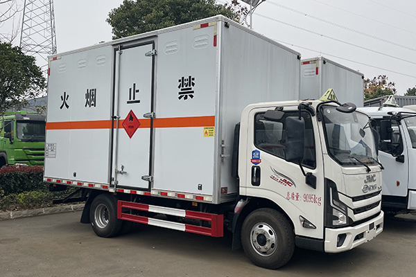 JMC Kaiyun 4x2 Drive Combustible Gas Box Transport Vehicle
