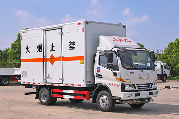 New JAC 4x2 Drive Blasting Equipment Transport Vehicle