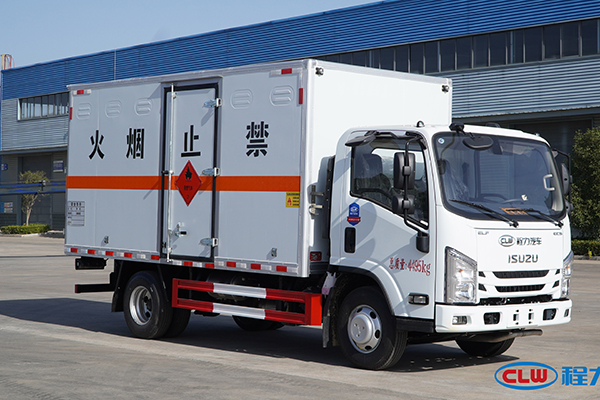 New Isuzu 4x2 Drive Combustible Gas Box Transport Vehicle