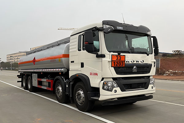 SINOTRUK HOWO 8x4 Drive 28m³ Aluminum Alloy Oil Transport Vehicle tanker truck