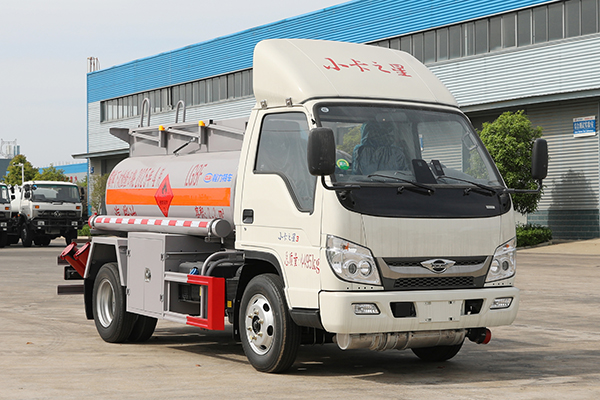 Foton small truck 4x2 drive 2.2m³ carbon steel oil tanker truck