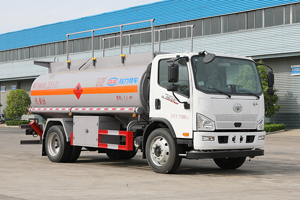New FAW 4x2 Drive 9.8m³ Carbon Steel Oil Tank Refueling Truck