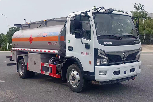 New Dongfeng 4x2 drive 7.7m³ carbon steel gasoline diesel oil tanker truck 