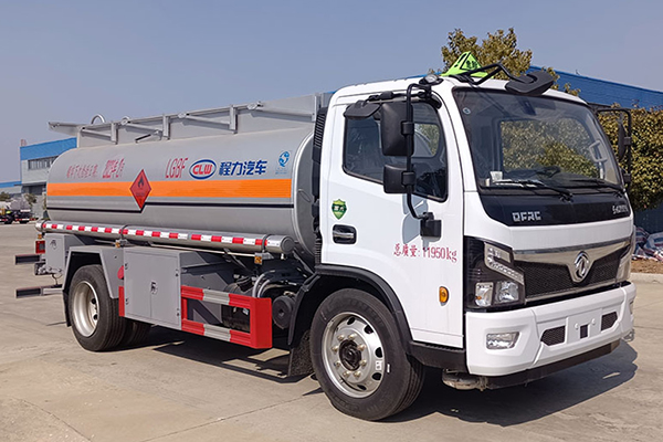 New Dongfeng 4x2 drive 8.3m³ carbon steel gasoline diesel oil tanker truck