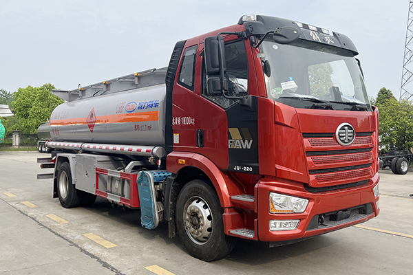 New FAW 4x2 drives 12.7m³ carbon steel oil tank transport fueling truck