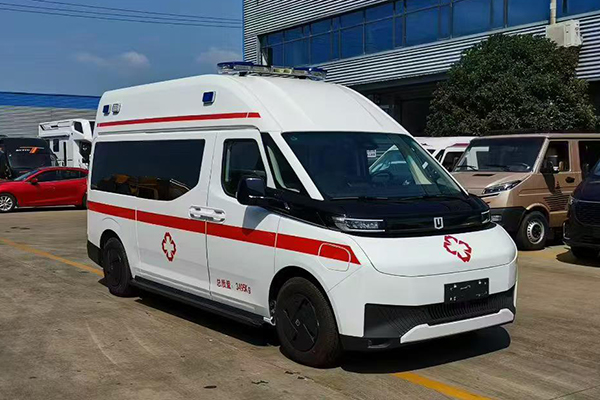 New Geely pure electric 6-8 person medical ambulance EV