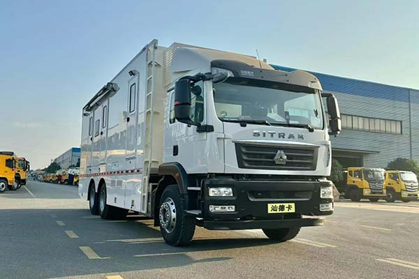 New Sinotruk Sitrak 6x4drive medical ambulance Mobile Medical Examination medical vehicle